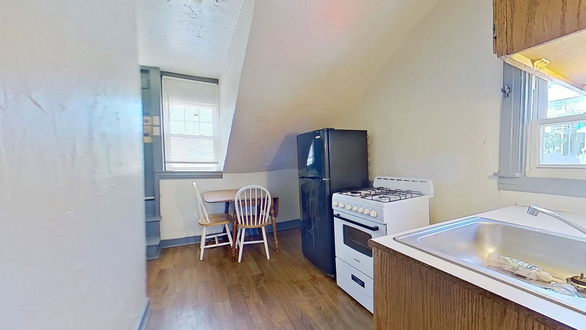 2nd Floor Apartment w/ ALL Utilities Included – photo 2