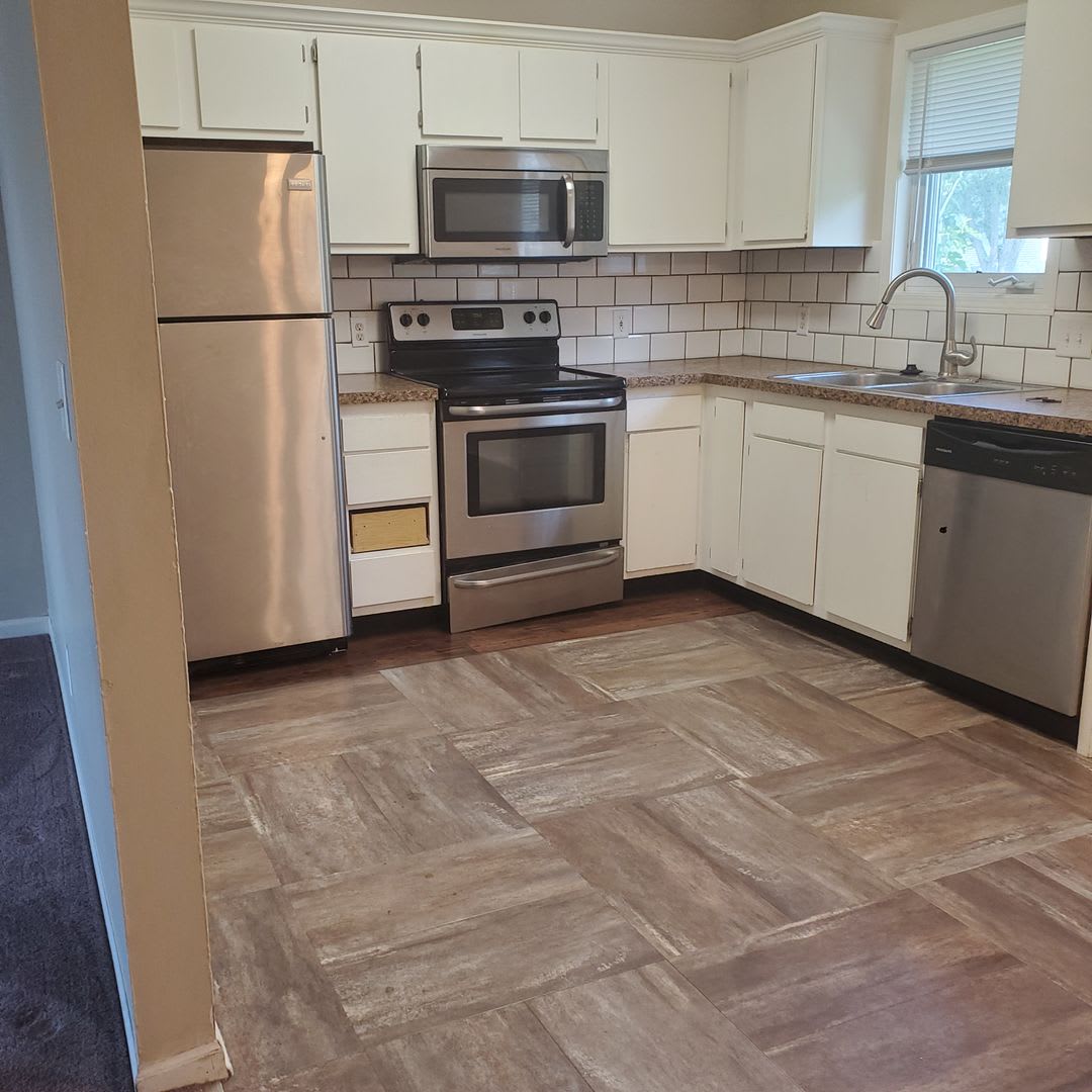 4 Bedroom 2 bath Ranch Home, with two stall garage, finished basement, in NW Lincoln. – photo 2