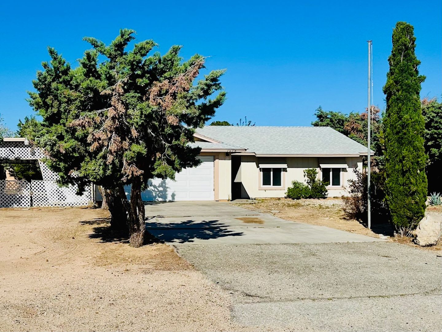 Charming 3 Bedroom, 2 Bath Home with Sunroom – Hesperia – photo 2