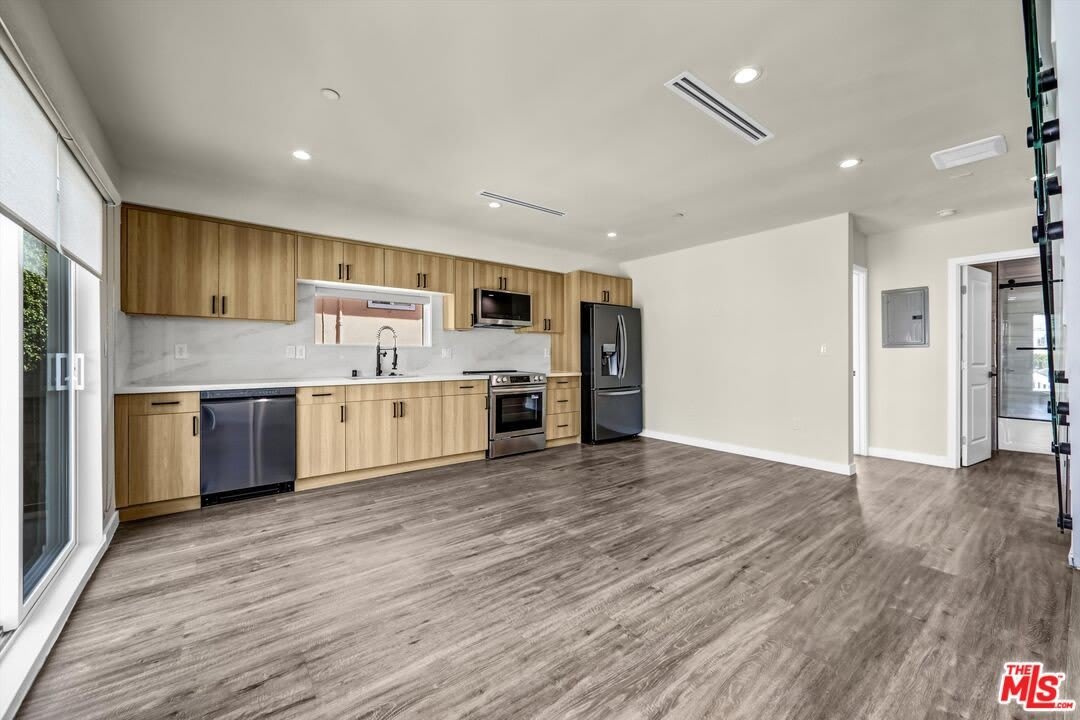 1309 N Sycamore Ave – photo 2