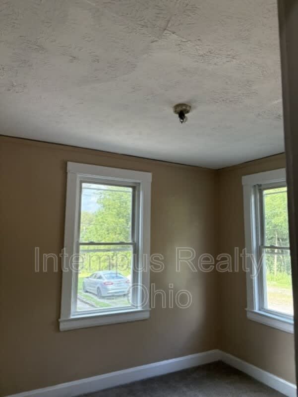325 Hayes Ave – photo 4
