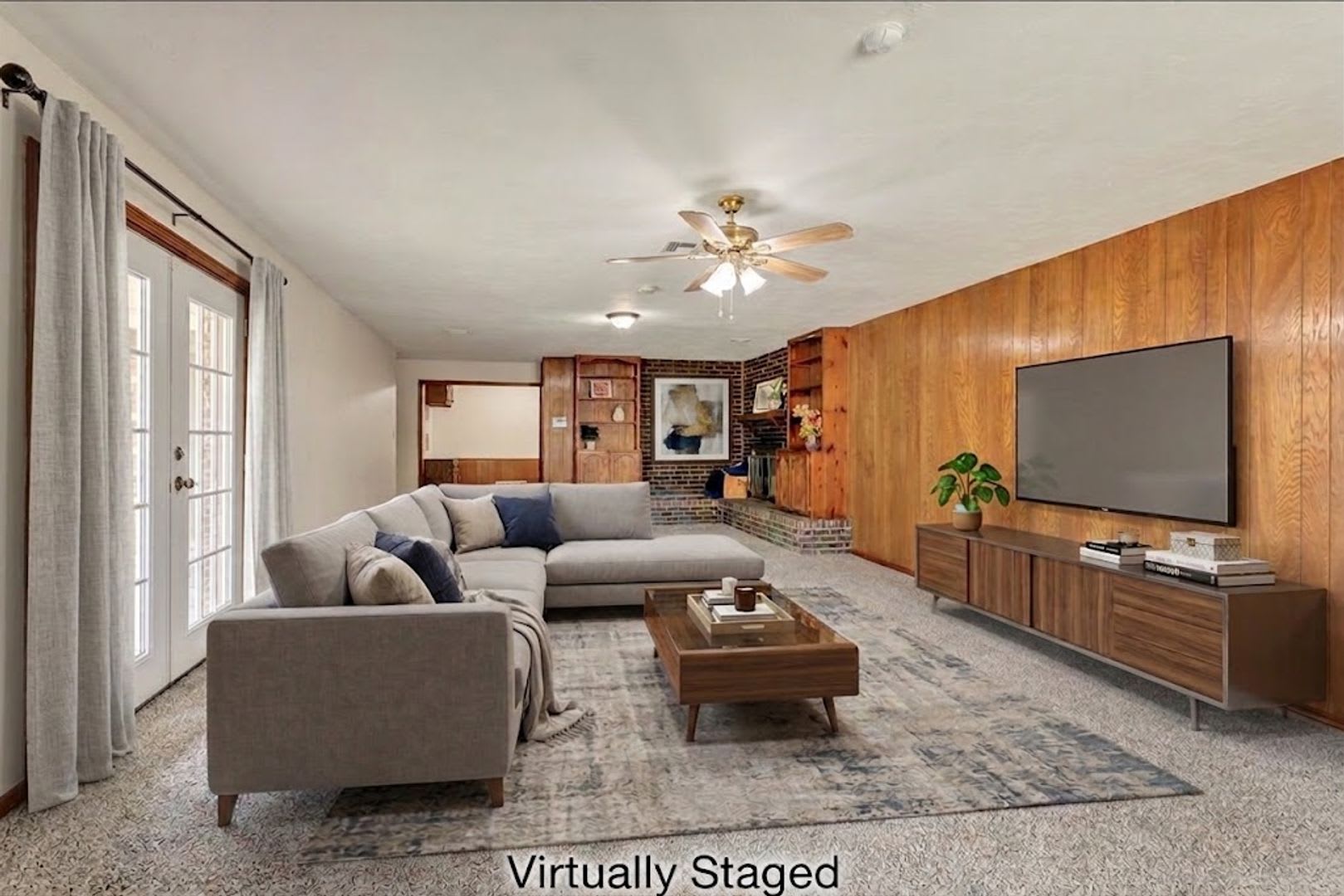 Huge Living Room with Fireplace!!! – photo 1