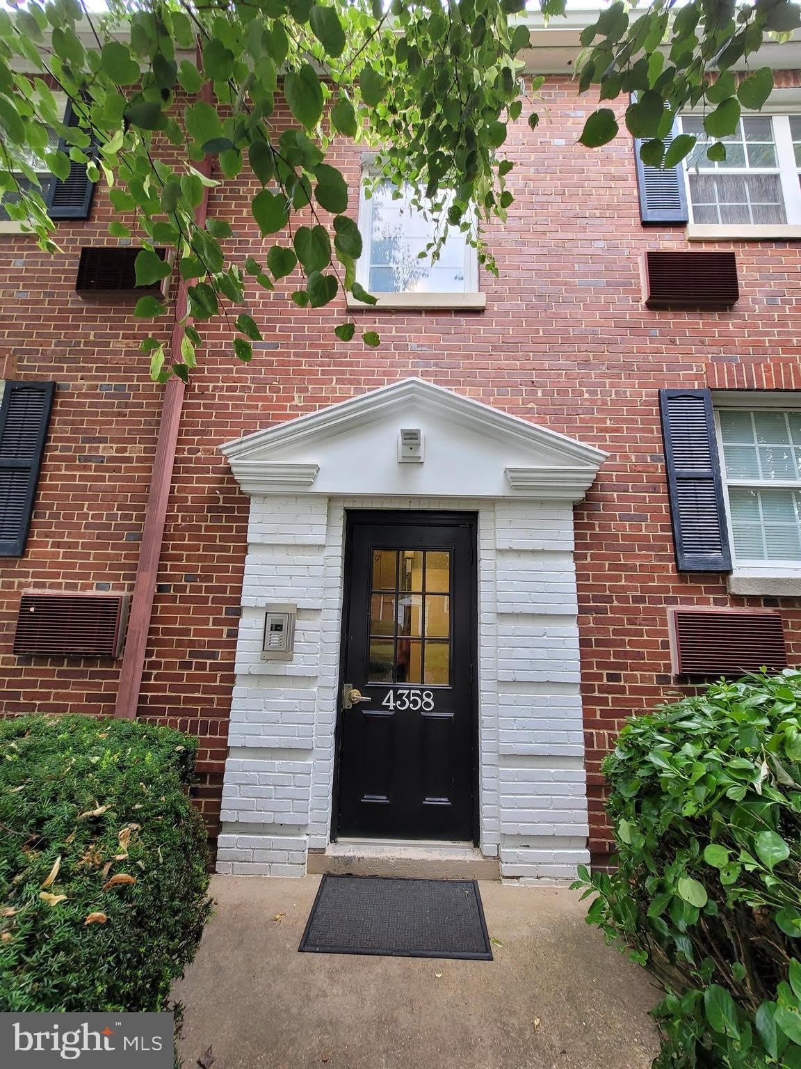 4358 N Pershing Drive – photo 1