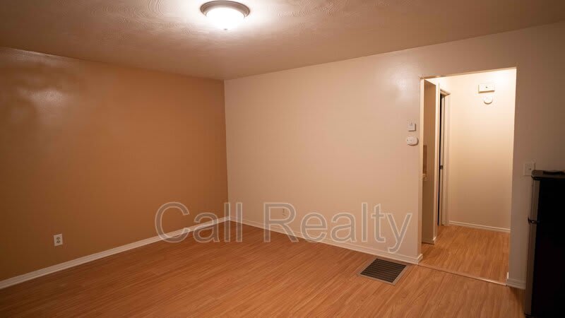 5223 N Crestline St. – photo 3