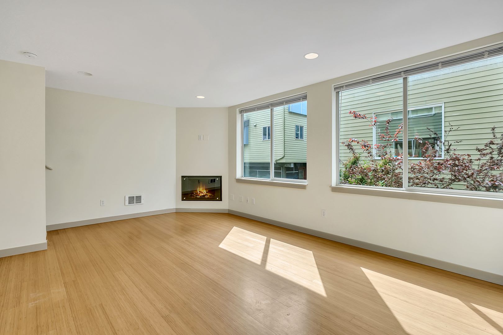 Cheery & Bright Columbia City Townhome – photo 5