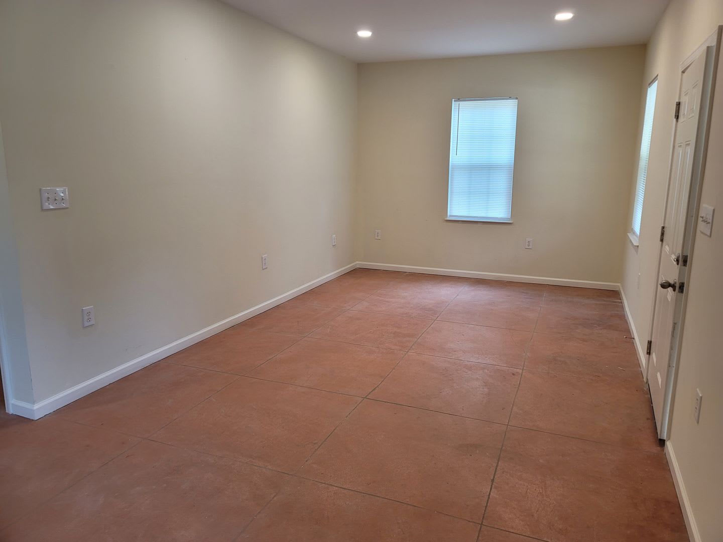 !! PRICE REDUCED!! Walk to the Stadium-Olympia! – photo 4