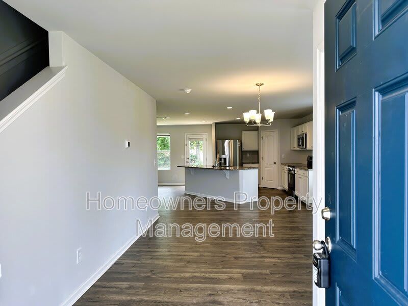 240 Melbourne Drive – photo 2