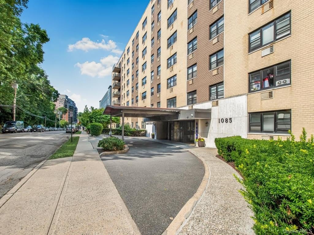 1085 Warburton Avenue – photo 1