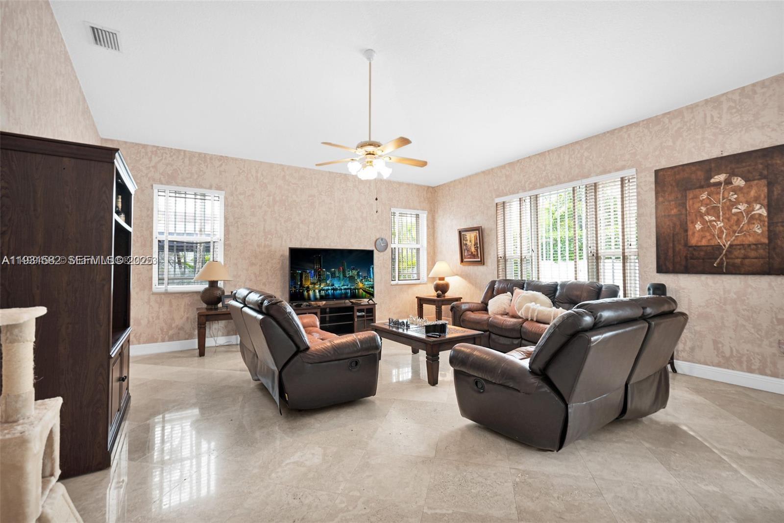 5750 Southwest 67th Avenue – photo 2