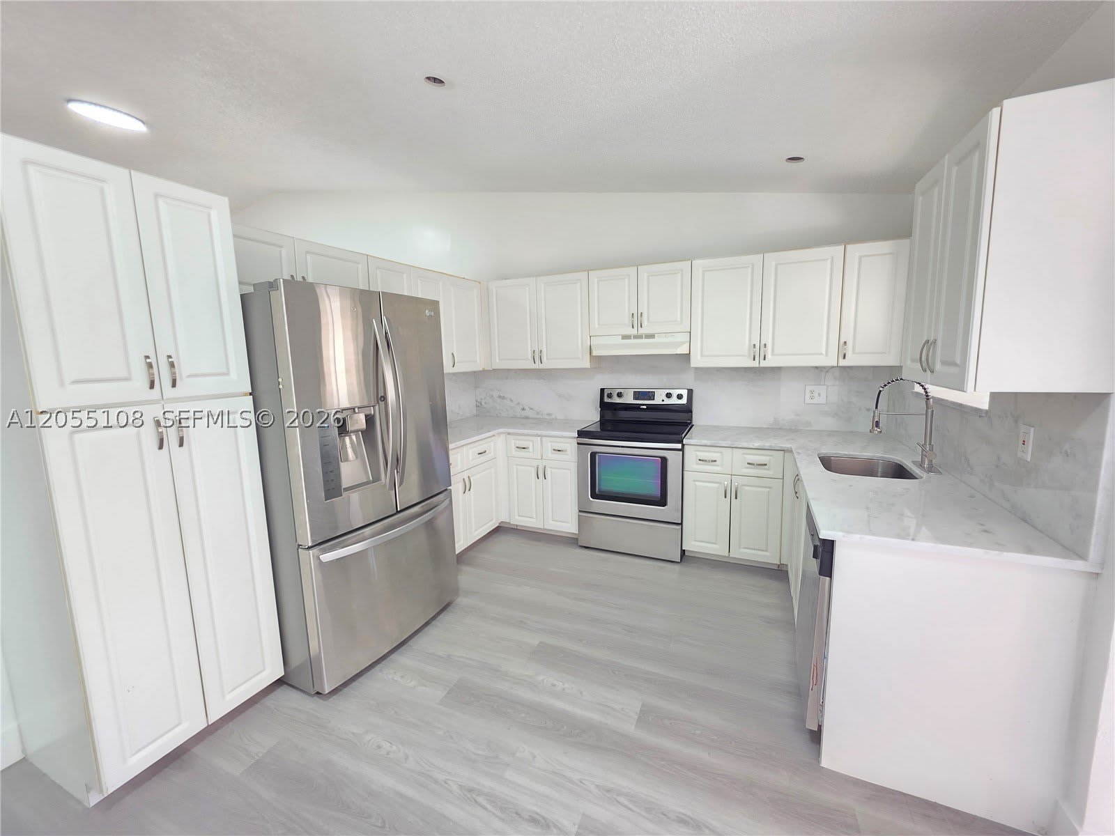 5307 NW 93rd Ave – photo 2