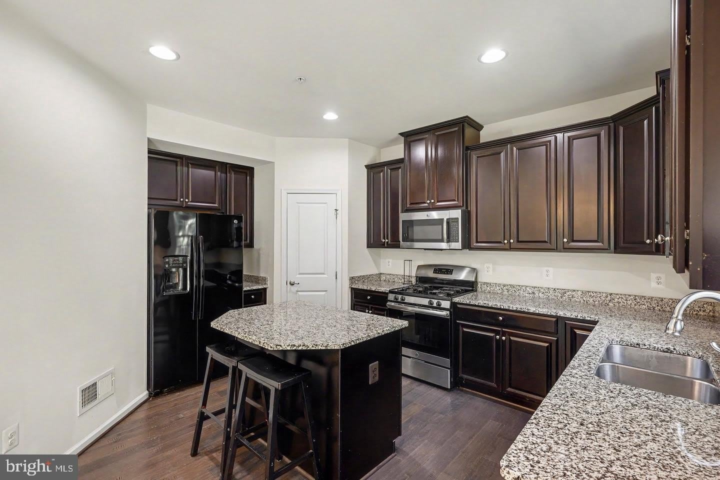 1024 COOK Drive SE – photo 2