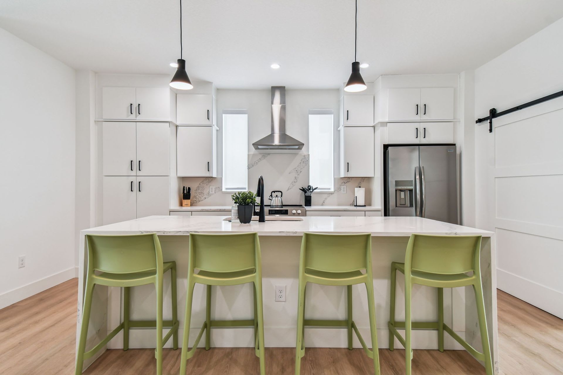 A charming coastal townhouse, just minutes from downtown St. Pete! – photo 5