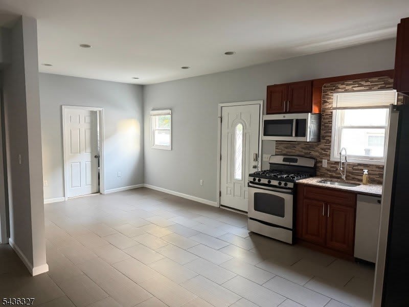 50 Stuyvesant Ave – photo 4