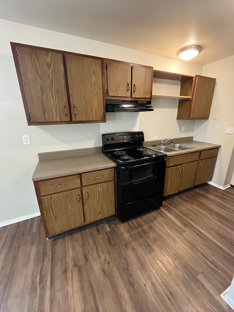 Updated One Bedroom Bungalow Washer Dryer Included – photo 4