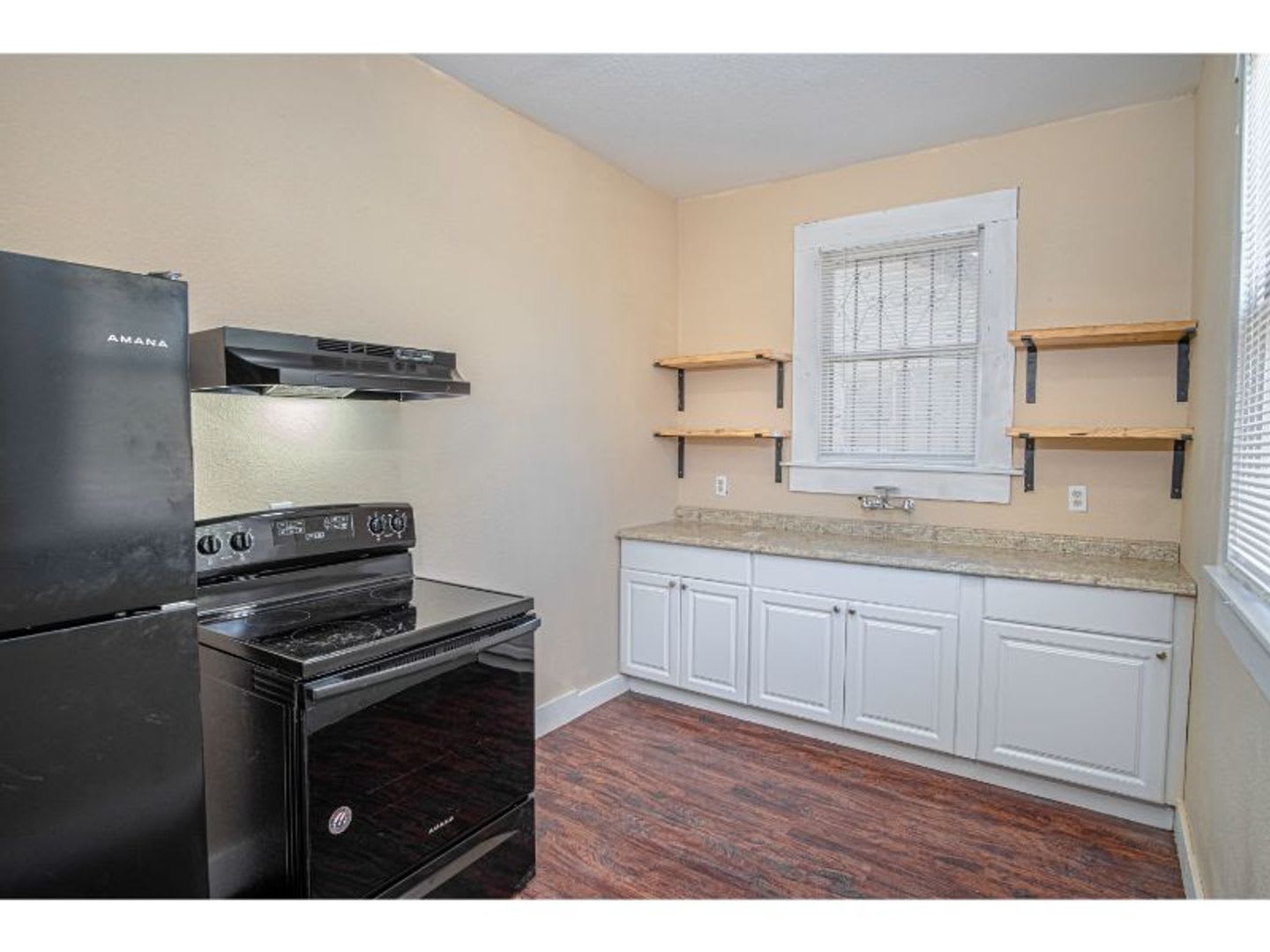 2 BR 1 BA Gorgeous Home Near Downtown – photo 3