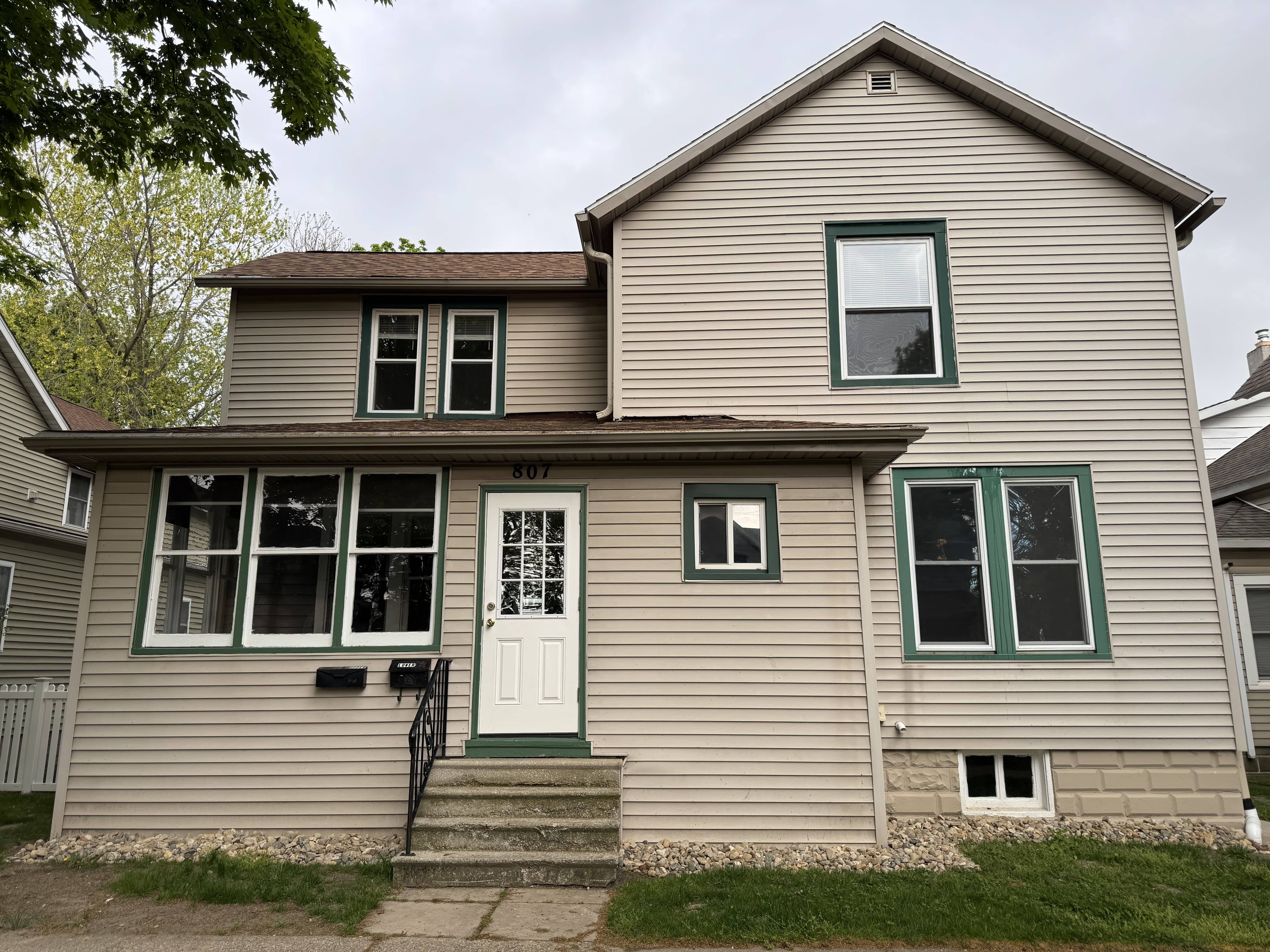 807 Court St – photo 1