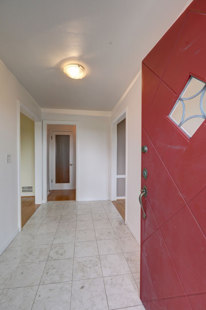Unique Laurelhurst 3 Bedrooms with 2 Bathrooms Home Close to UW! – photo 4