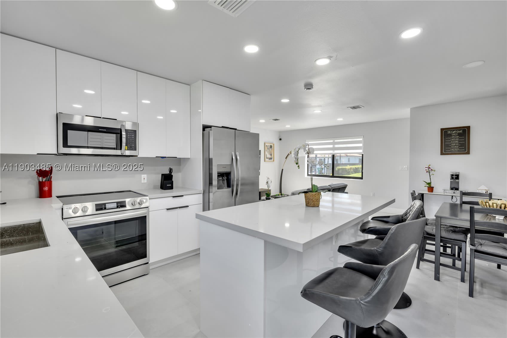 6021 SW 19th St – photo 2