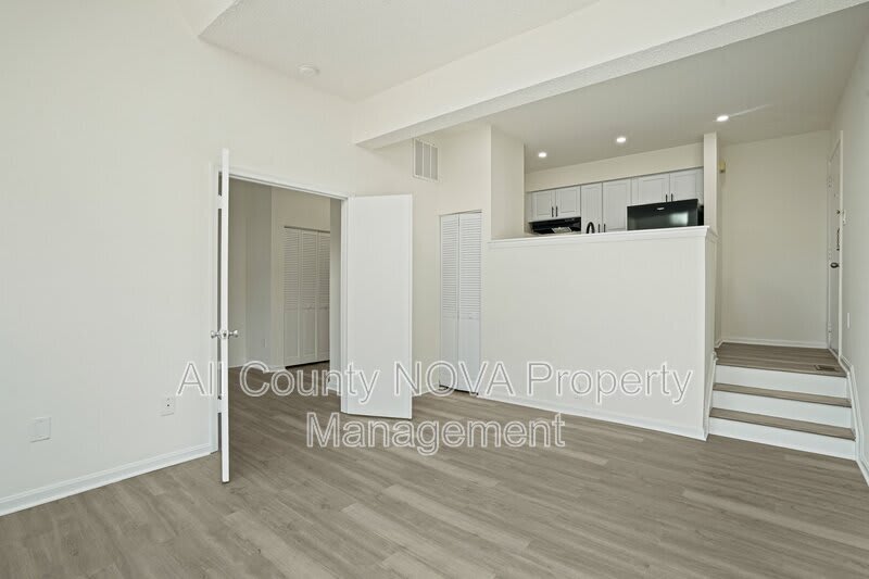 1611 Carriage House Ter – photo 4