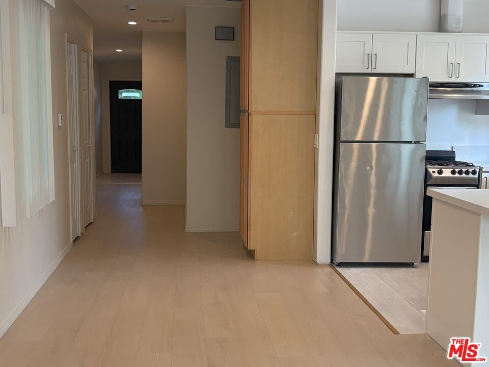 16699 Morrison St – photo 5