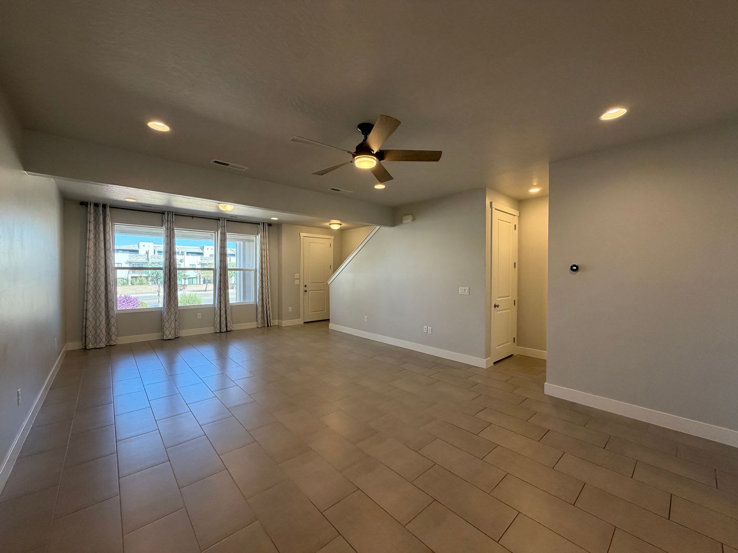 Spacious Townhome In Desert Color – photo 5