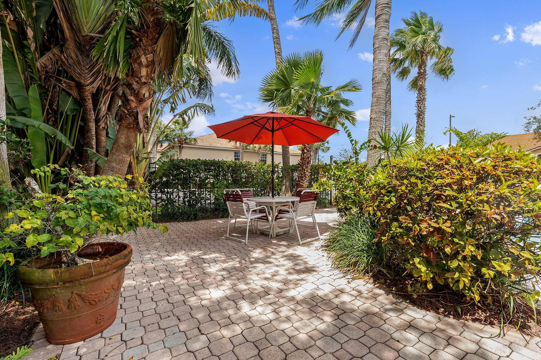 Palm Springs Apartments – photo 4