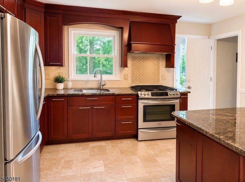 18 Carrol St – photo 4