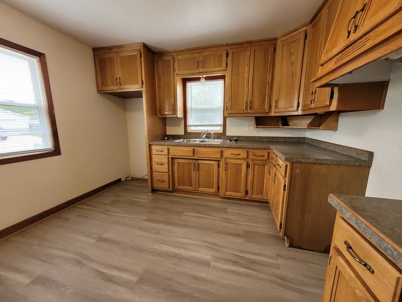 1858 Deckner Avenue – photo 2