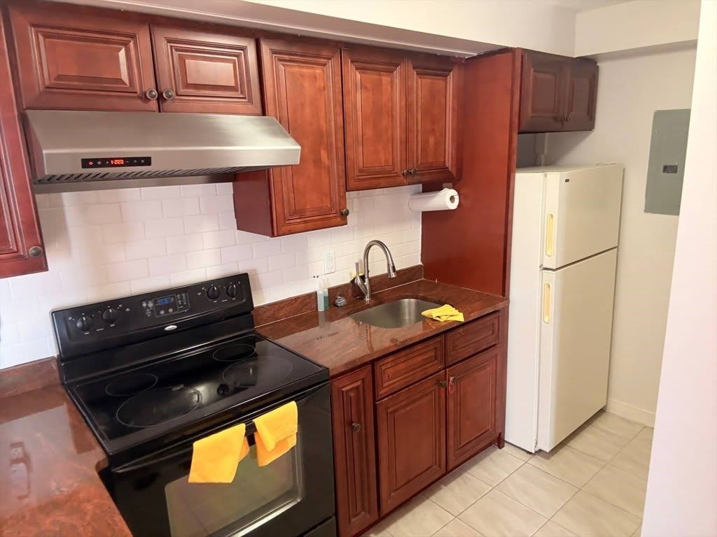 1025 Hancock St – photo 1