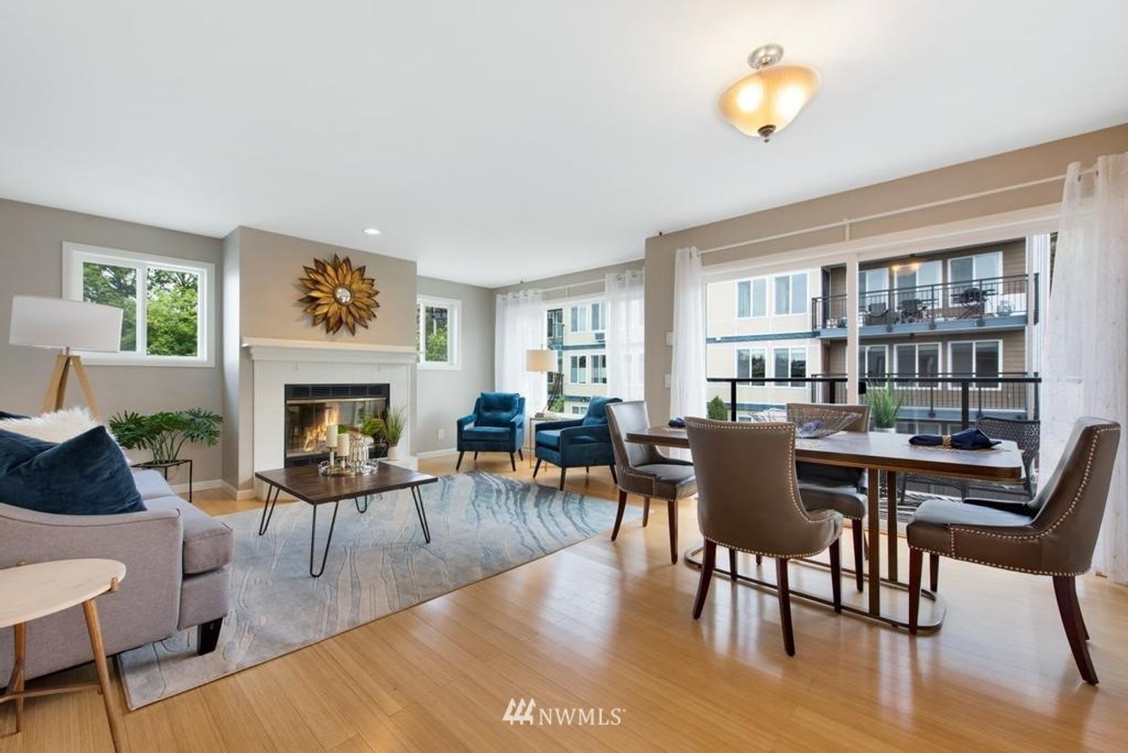 Spacious 2 Bedroom Condo in Queen Anne available NOW for $3550! – photo 2