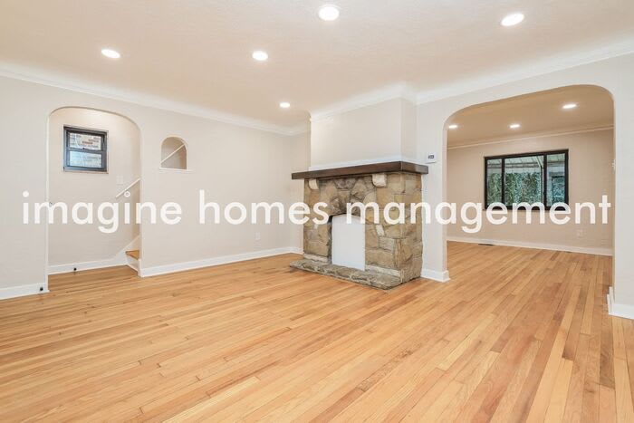 2044 Jacob Street – photo 3