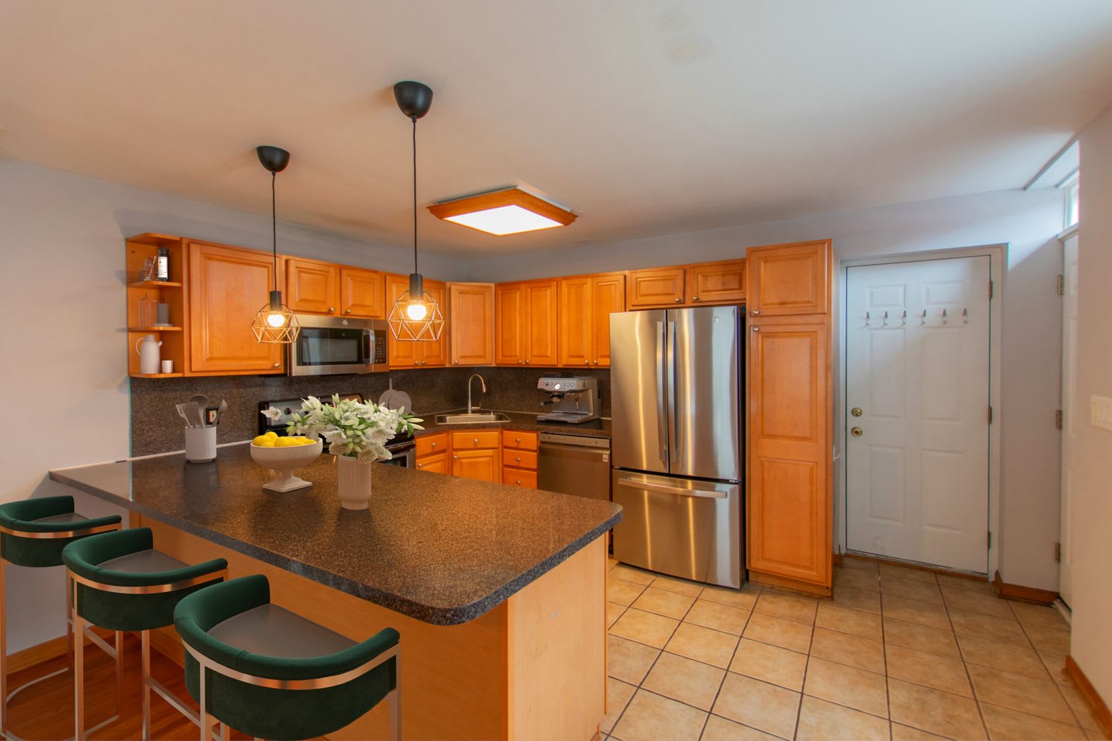 South Philadelphia Corner Rowhome with Garage Parking and Roofdeck! – photo 2