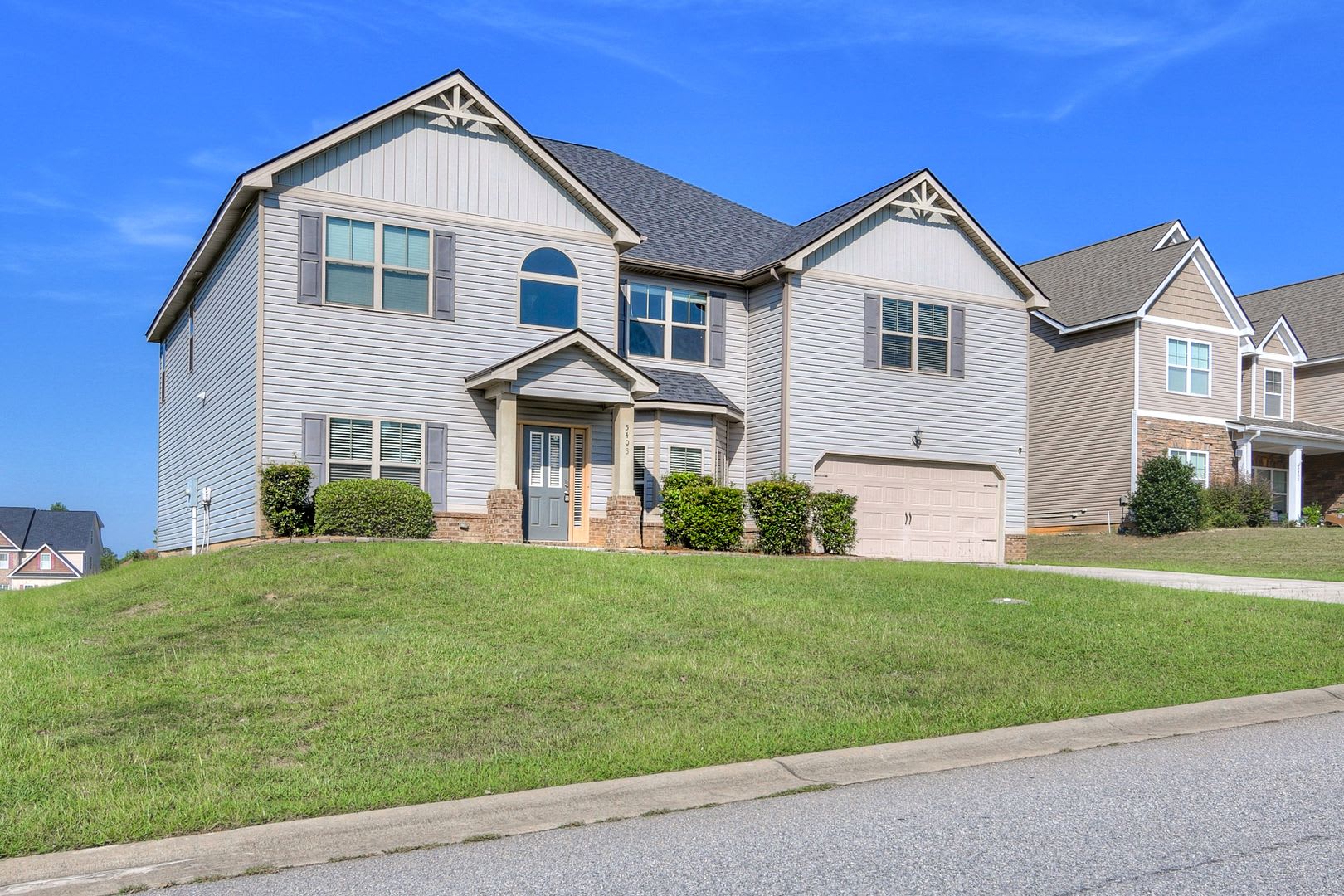 Freshly Repainted Large Home – photo 2