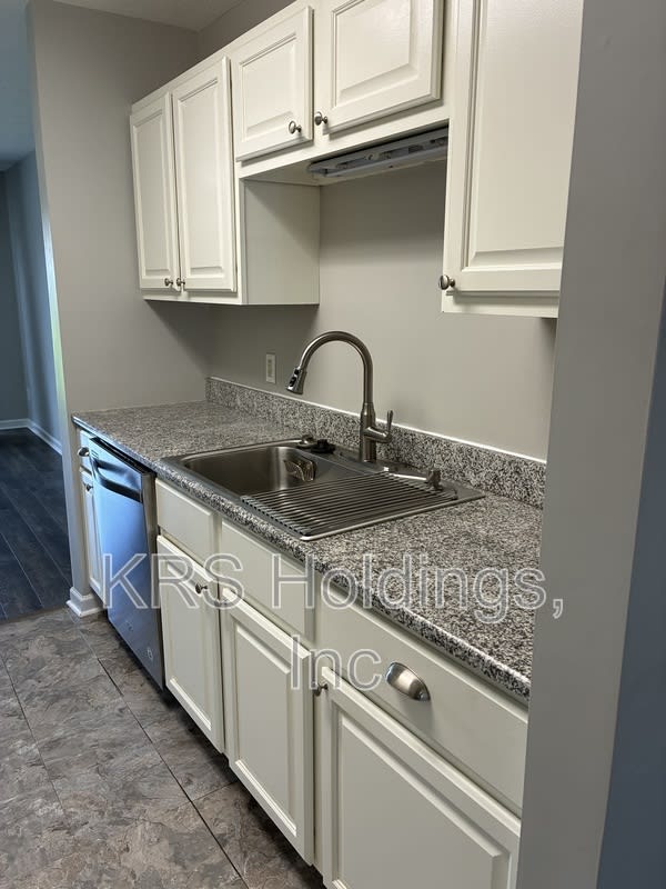 303 Joyce Dr – photo 4
