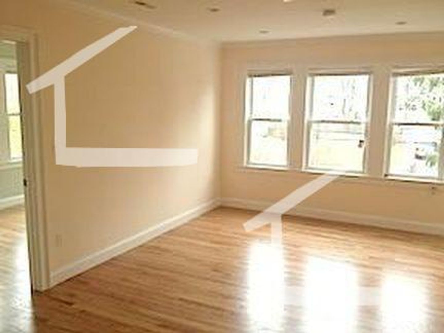 Nice 4 Bed In Oak Square – photo 4