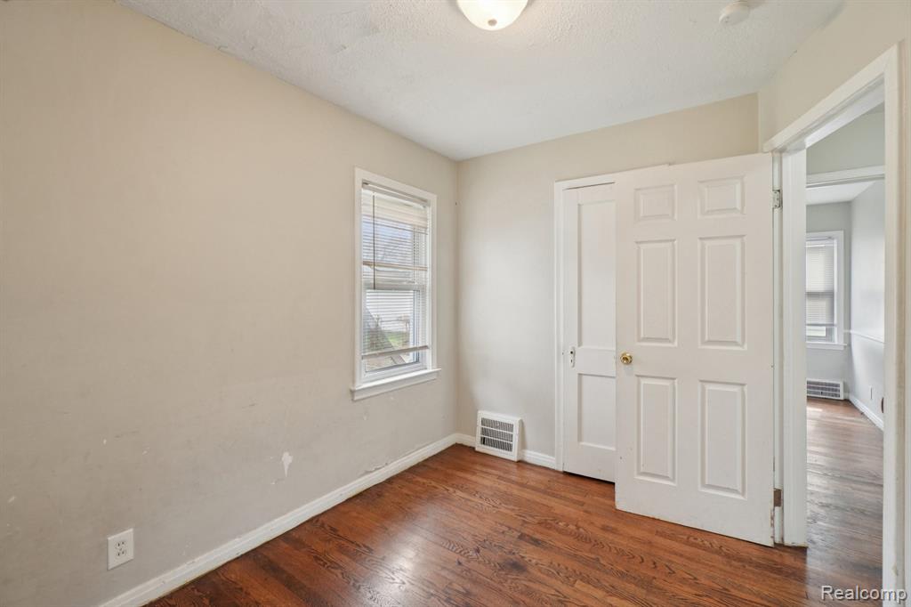 19717 Kenosha Street – photo 5