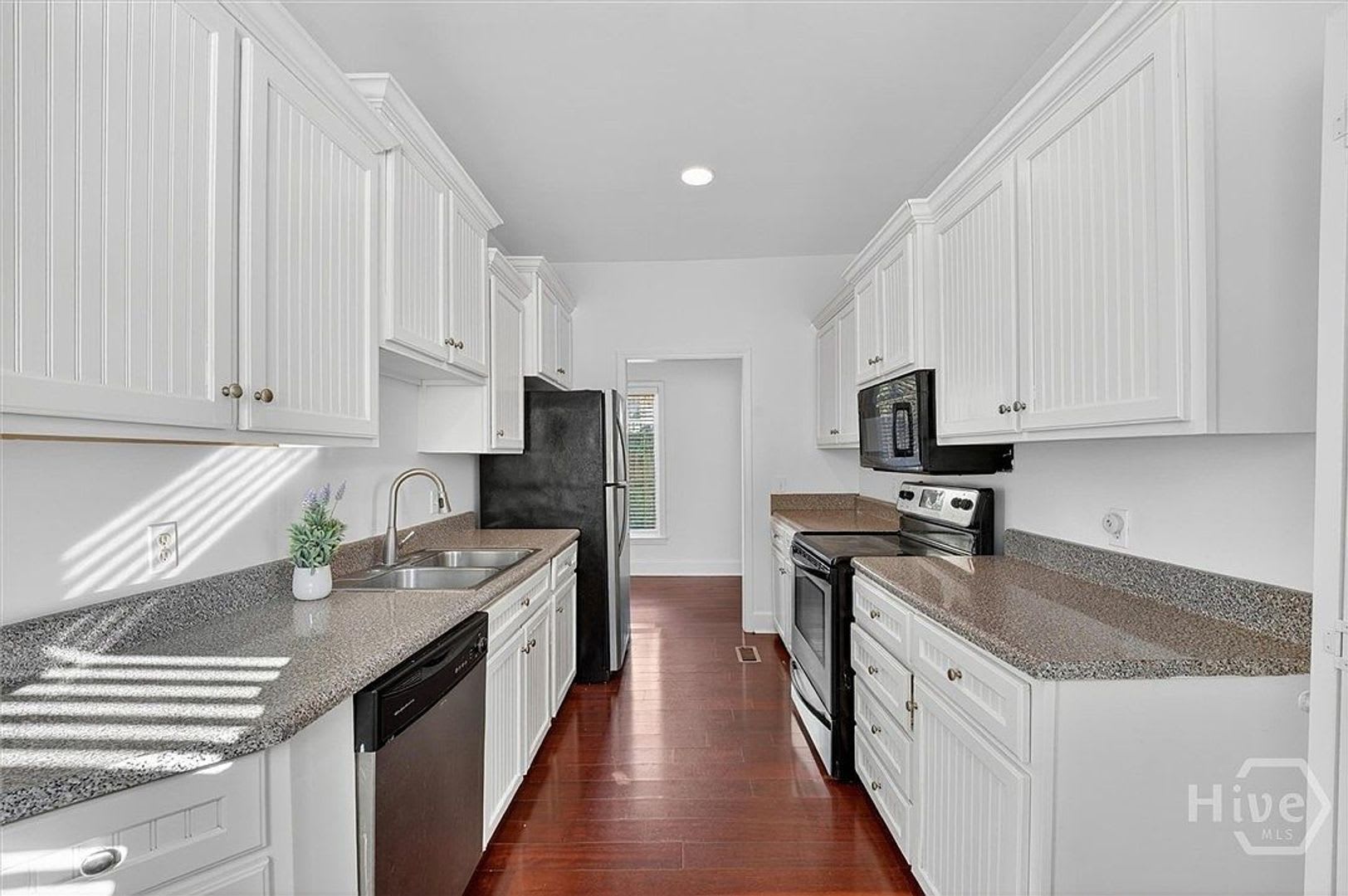 3BR/3BA Downtown Savannah Home – photo 3
