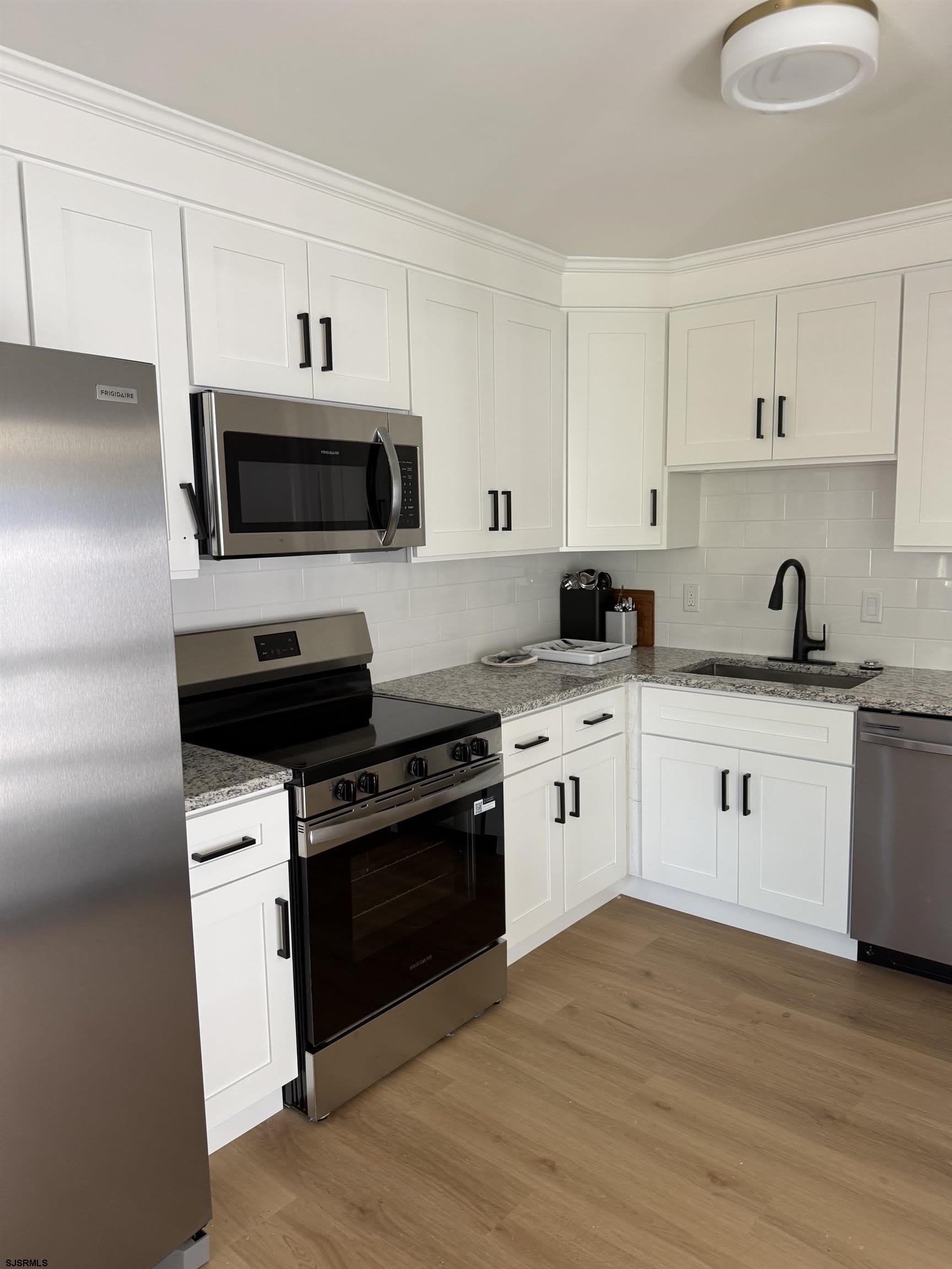 210 N Surrey Ave – photo 2