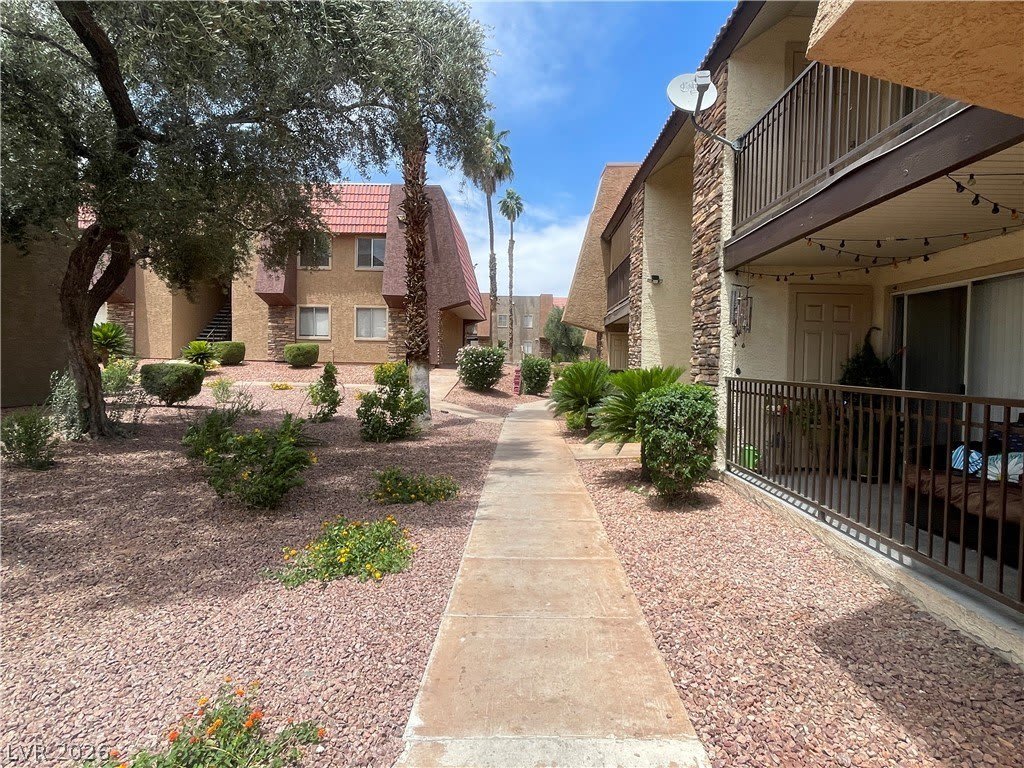 5350 River Glen Drive – photo 1