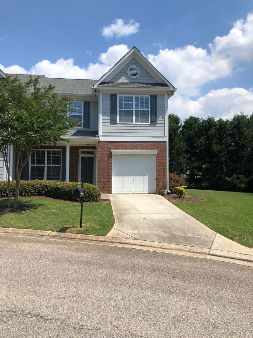 3 bed/ 3 bath Townhouse – photo 1