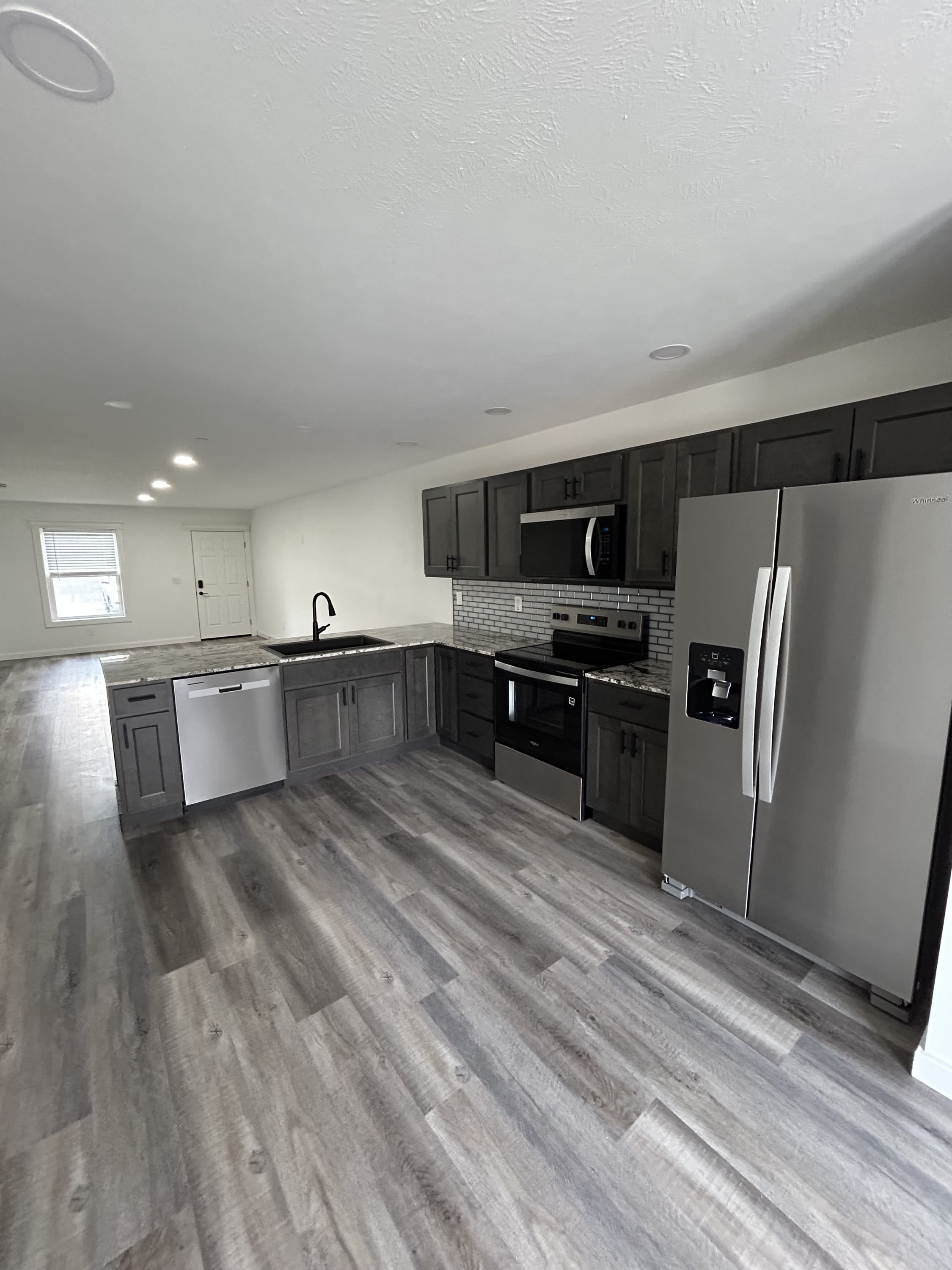 423 W3rd St – photo 4