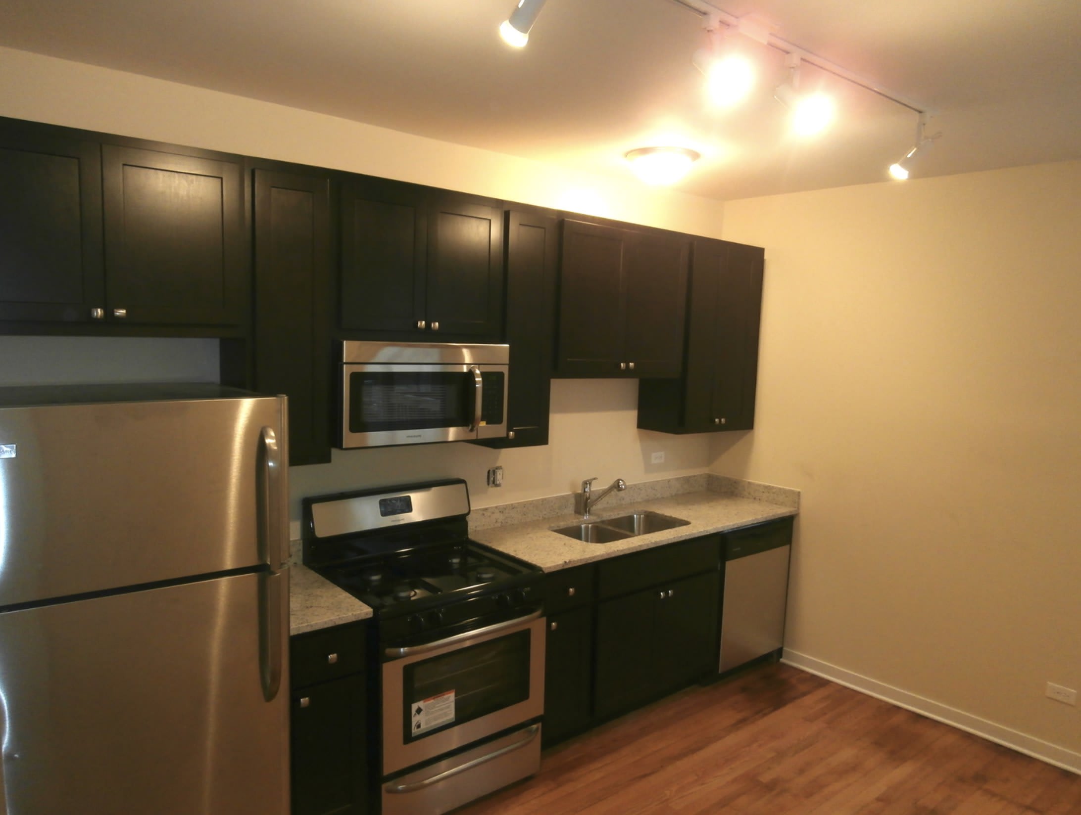 6975 N Greenview Ave – photo 1