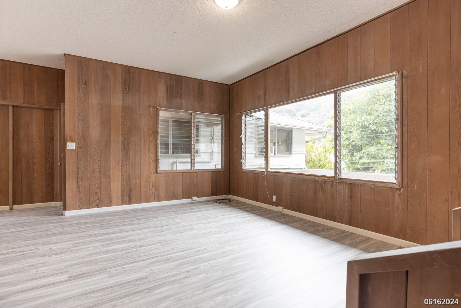 Recently Renovated 2BR/1BA/1 covered PKG in Kalihi Valley! – photo 2
