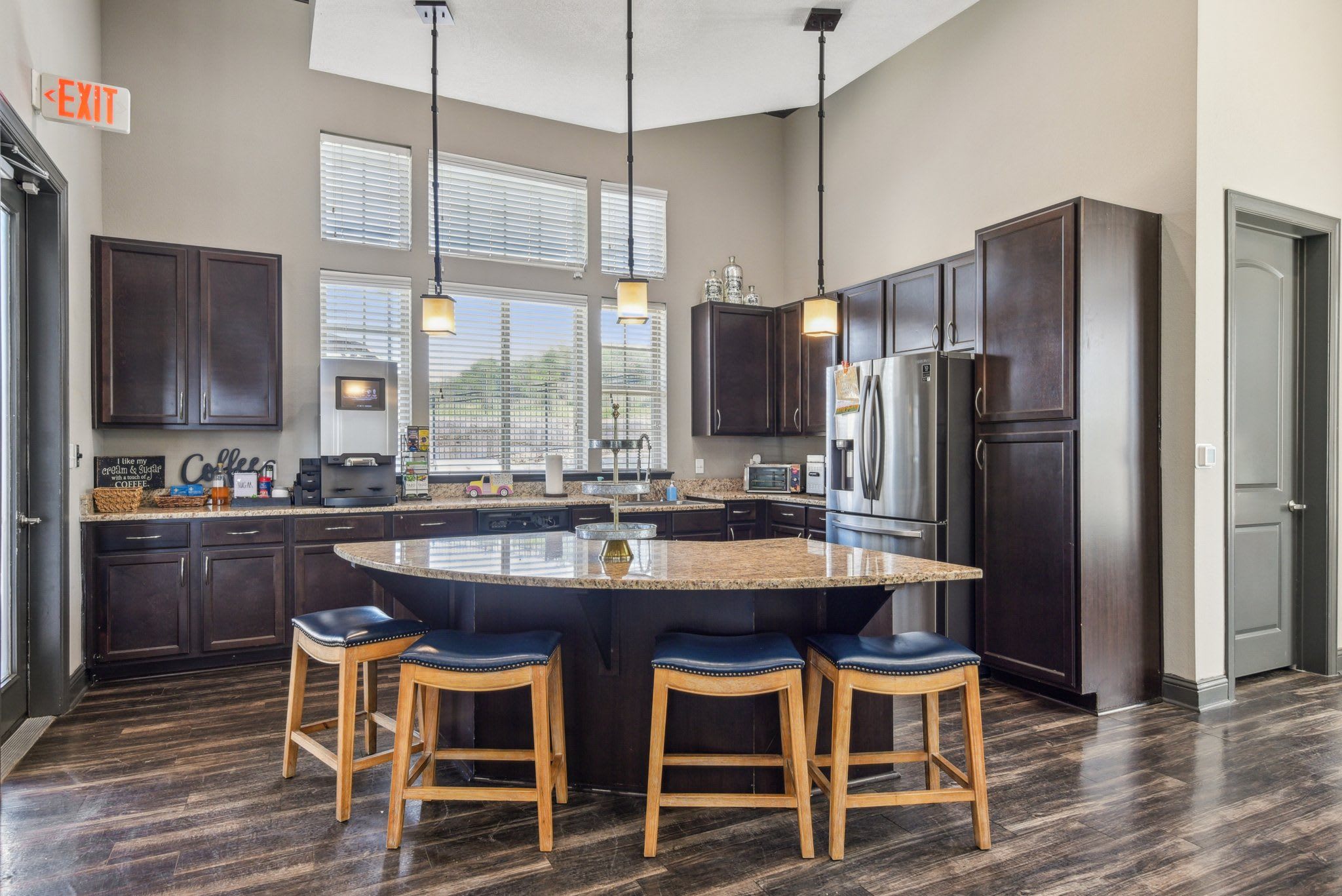 Overlook at Stone Oak Park Apartments – photo 5
