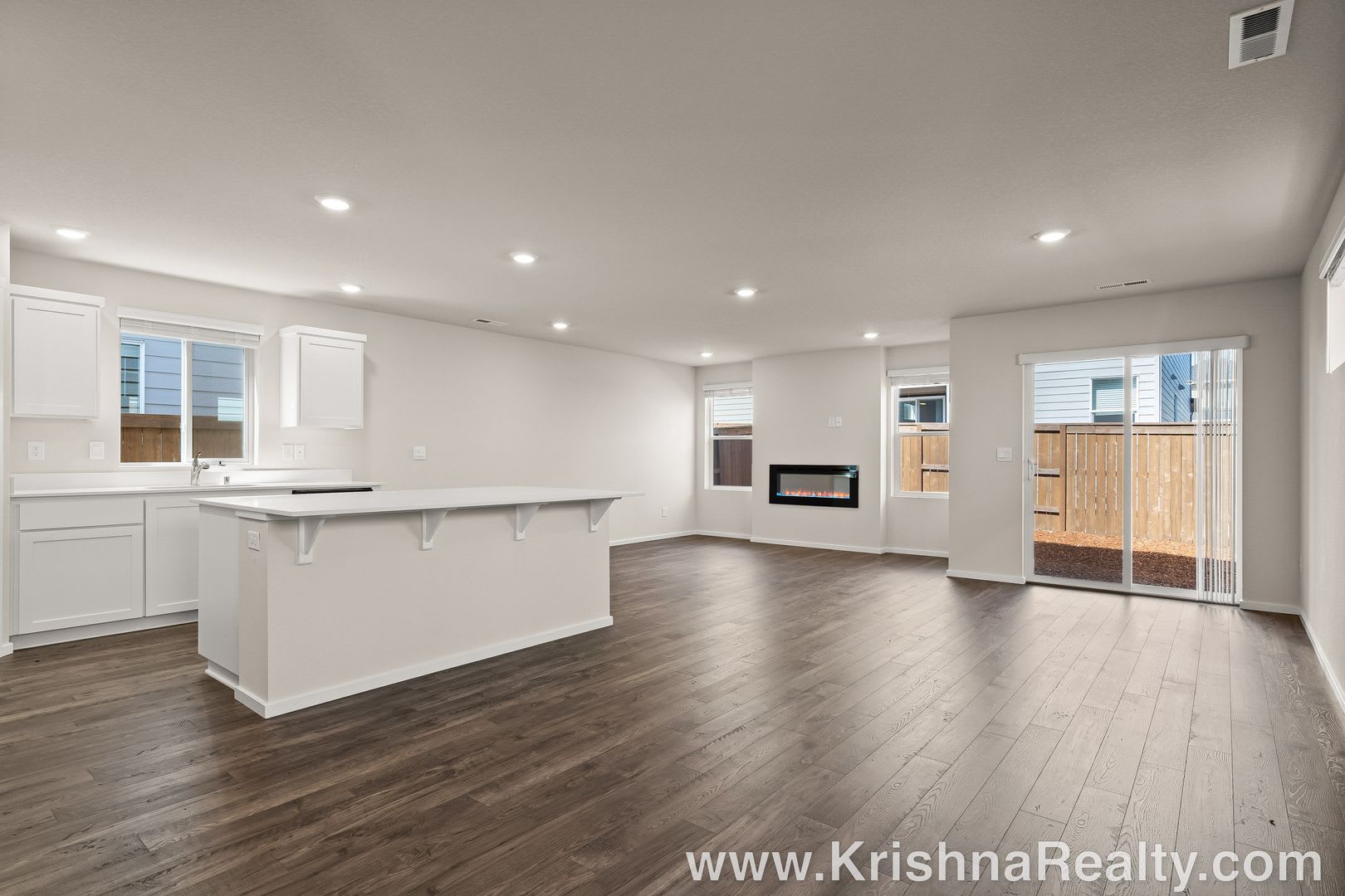 Beautiful NEWER 4 Bedroom 3 Bath Single Family Home For rent – photo 2