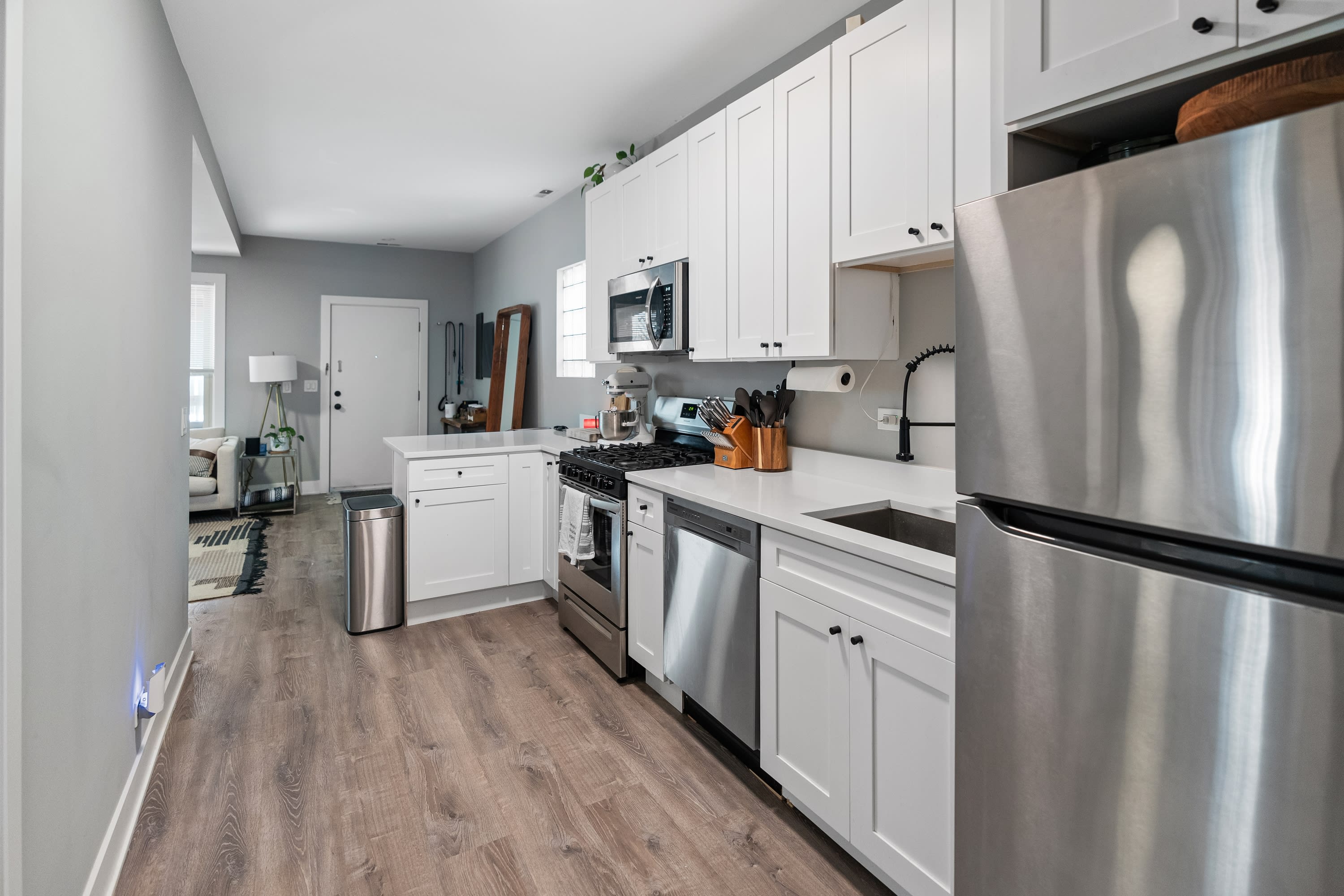 452 North May Street – photo 5
