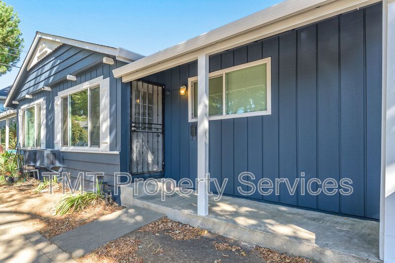 2431 33rd St. – photo 3