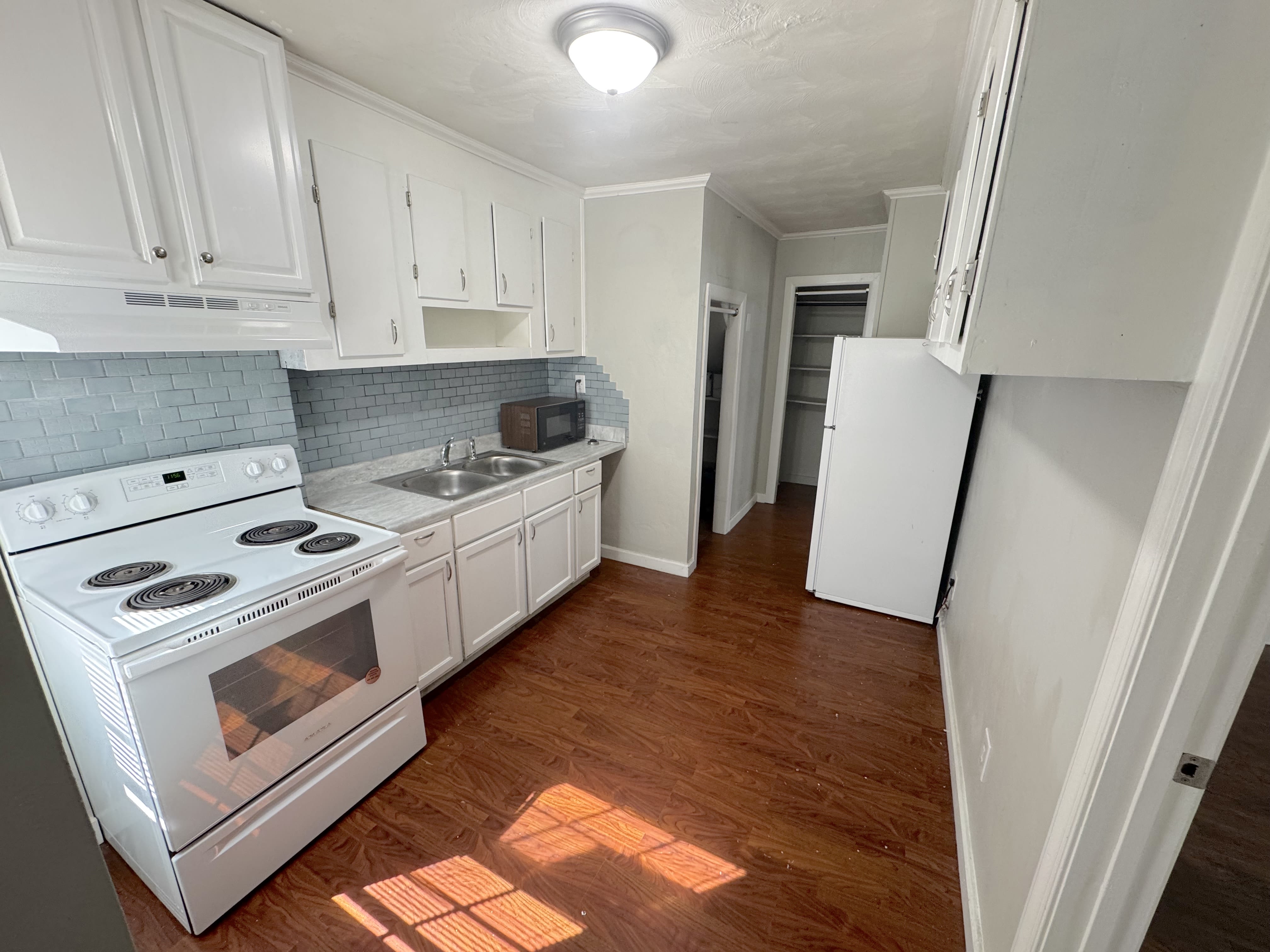 104 Cushing St – photo 3