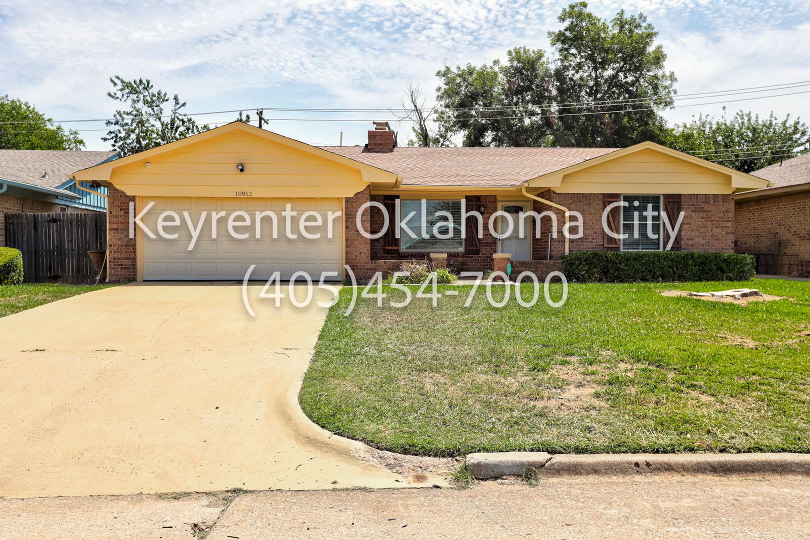 Spacious 3 Bedroom Home With Fireplace And 2 Car Garage In Oklahoma City – photo 1