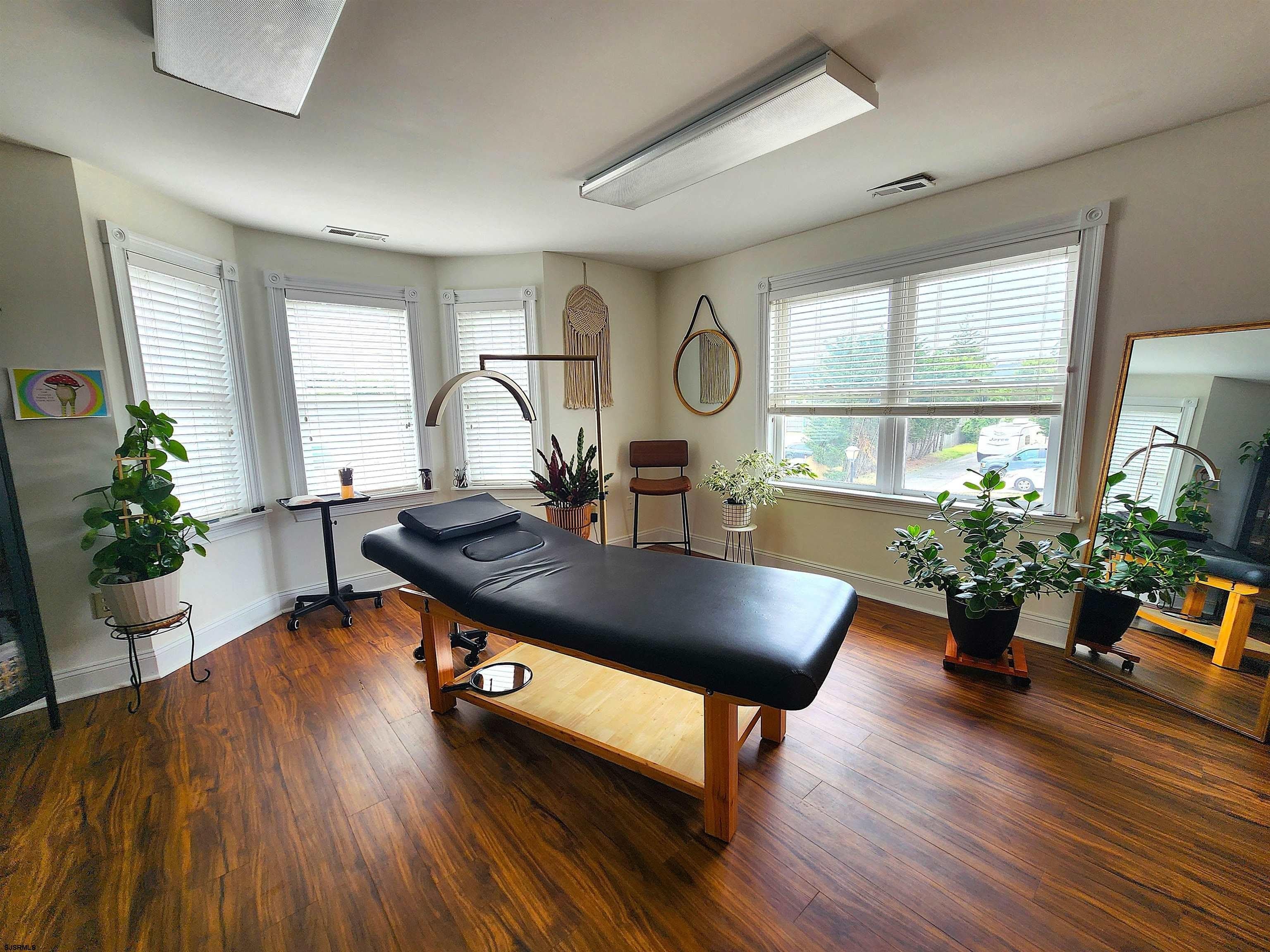 807 Bay Ave – photo 5